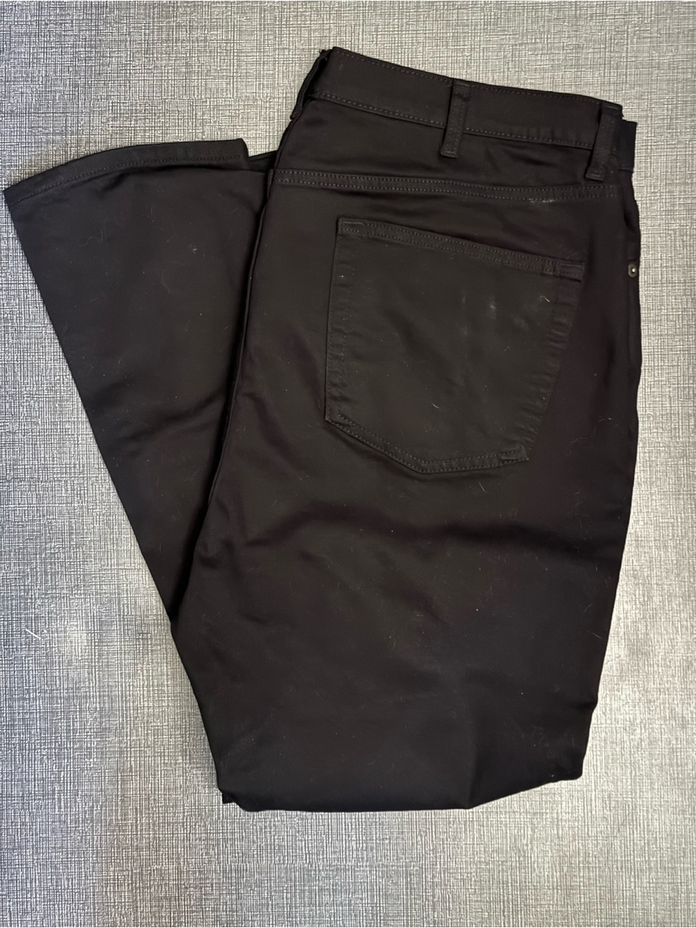 Amazon Essentials Men's Slim Straight Jeans in Black